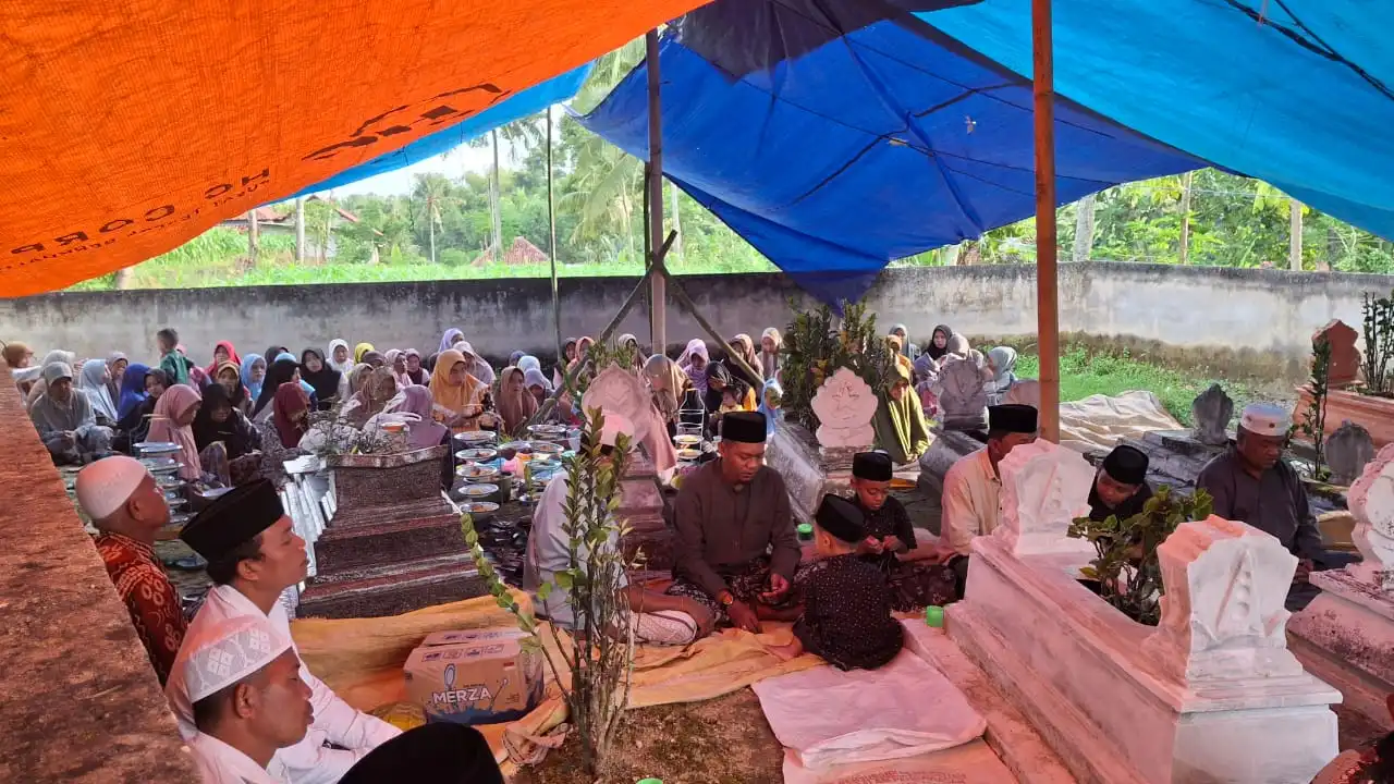 Antusias masyarakat maknai lebaran ketupat melalui tahlil bersama di Bujuk Misra (Ilustrasi)
