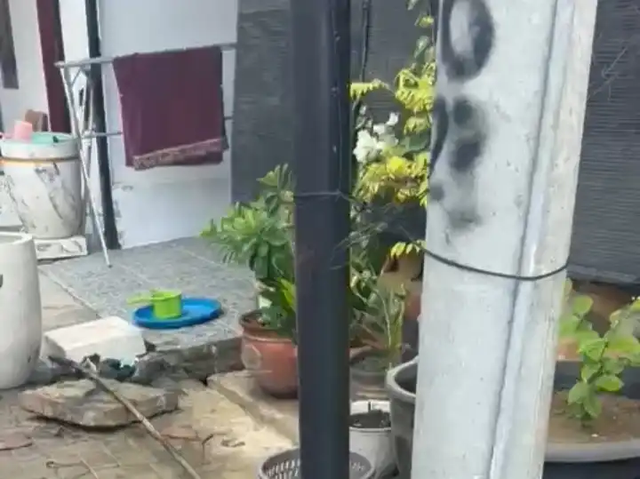 Beredar Video Pihak Pengembang Royal Panglegur Salahkan Warga Karena Penutup Selokan, Warga Ungkap Pengembang Bangun Rumah di atas Selokan (Ilustrasi)